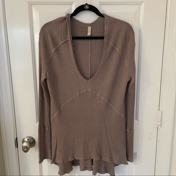 ๐HOST PICK๐ NWOT Free People Taupe Drippy long sleeve waffle print thermal T - Picture 2 of 16